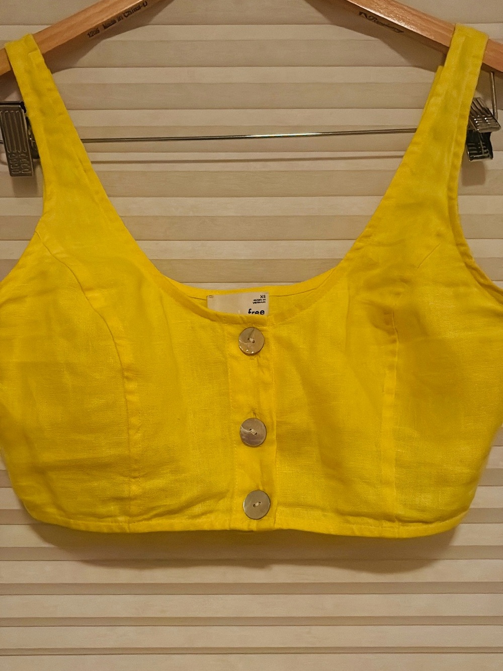 Wilfred Free Yellow Button-Front Linen Crop Tank